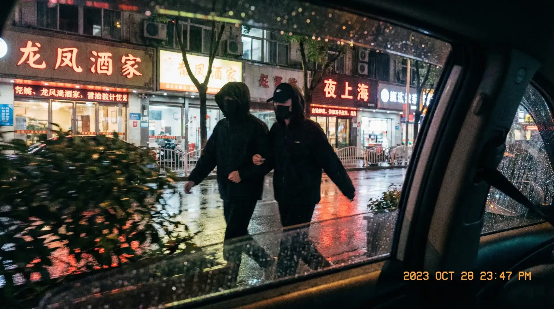 MK体育官网 - 顶流明星深夜密会现场抓拍照片